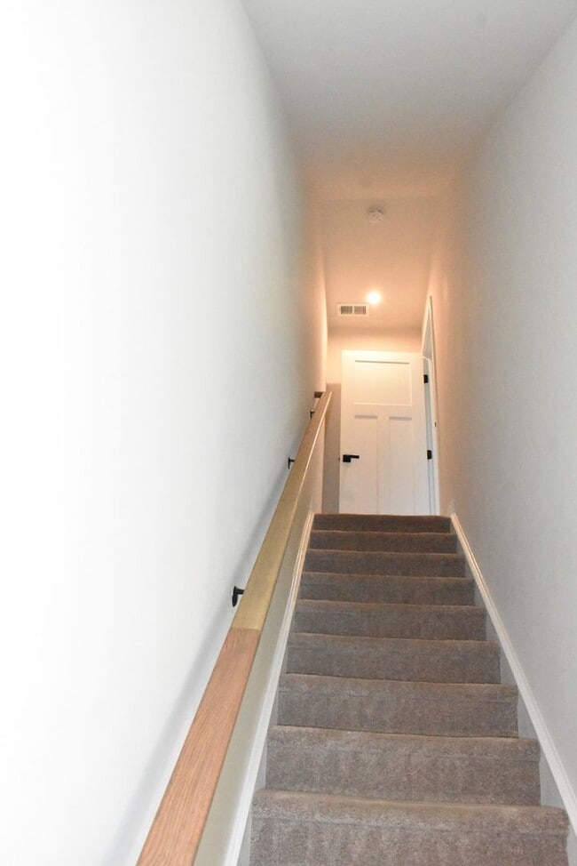 Building Photo - Fantastic Fredericksburg Townhome!