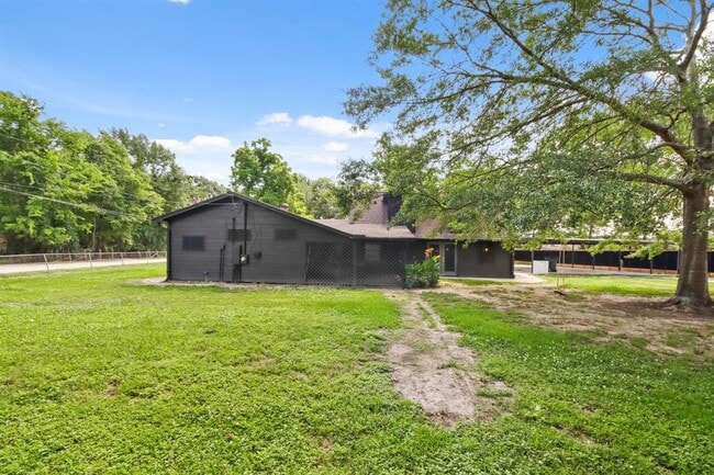Building Photo - 222 Camp Lillie Rd