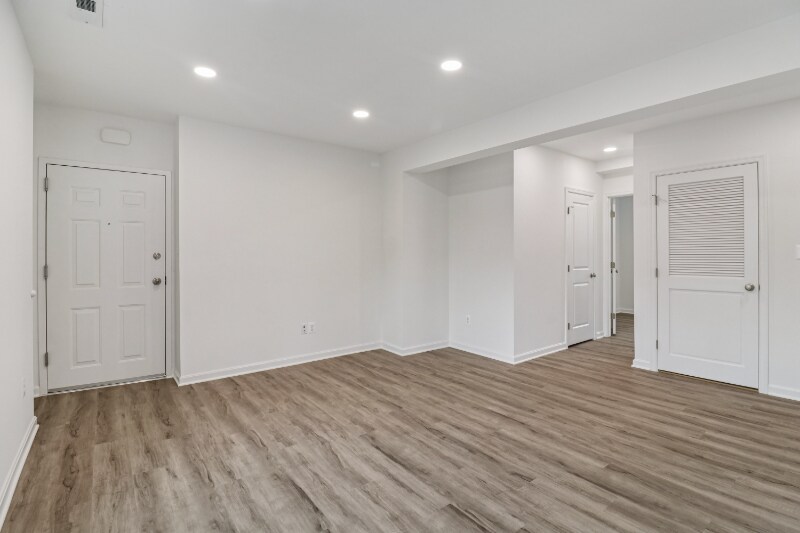 Building Photo - 303 Seaton Pl NE