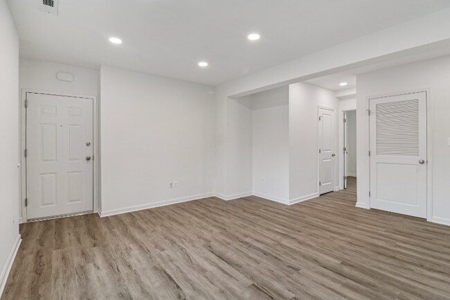 Building Photo - 303 Seaton Pl NE