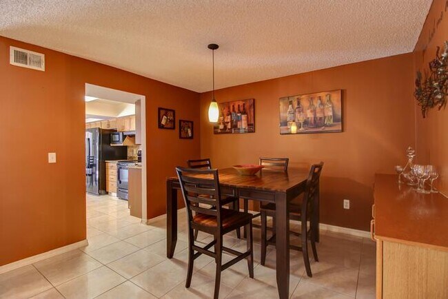 Building Photo - 2610 18th Ave S