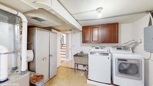 Building Photo - 4030 W North Shore Ave