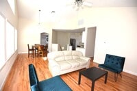 Building Photo - 11607 Main Pine Dr