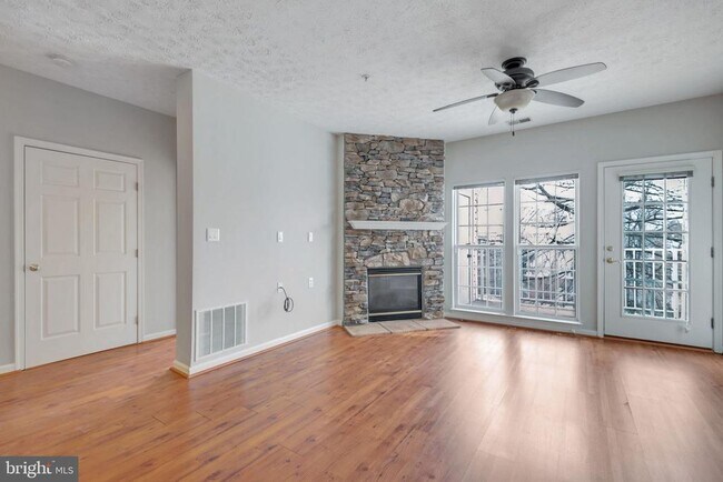 Building Photo - 2400 Chestnut Terrace Ct