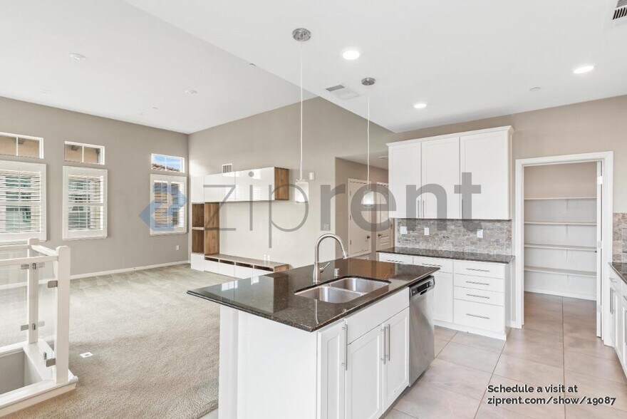 Building Photo - 3091 Lina St