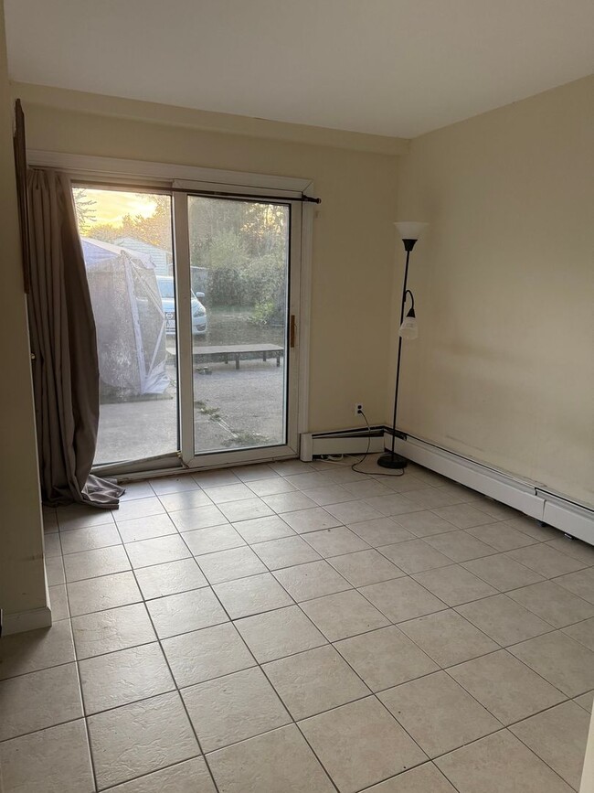 Building Photo - 1548 Islip Ave