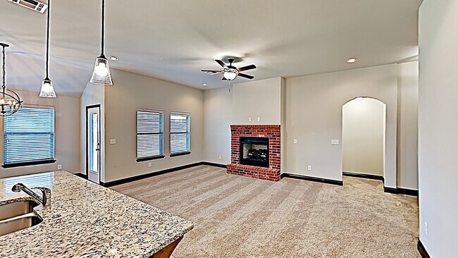 Building Photo - Beautiful 4 Bedroom Home in Mustang Schools!