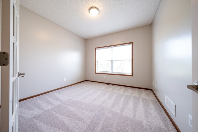 Building Photo - 15515 59th Pl N