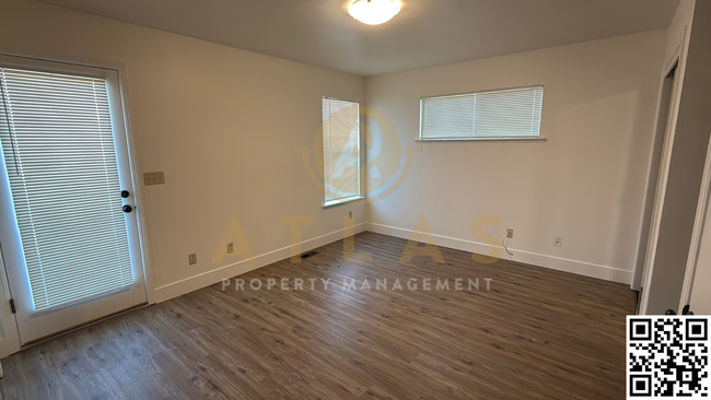 Building Photo - Recently Renovated 2 Bed, 2 Bath Apartment...