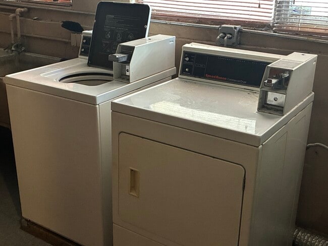 Building Photo - 5555 N Mango Ave