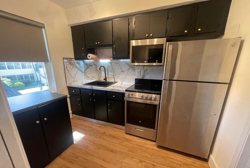 Building Photo - 9160 NE 8th Ave