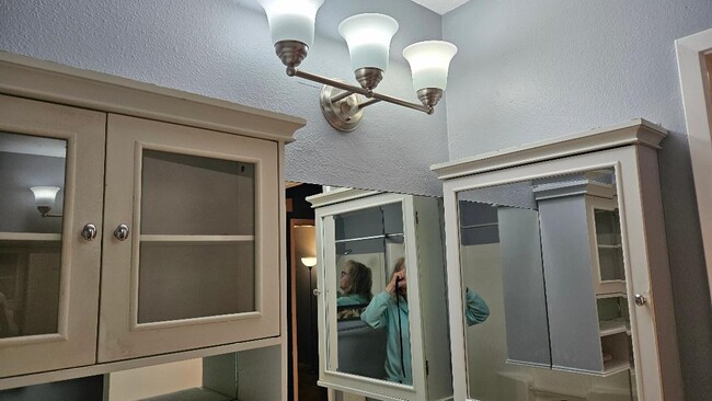 Building Photo - 10216 Princess Sarit Way