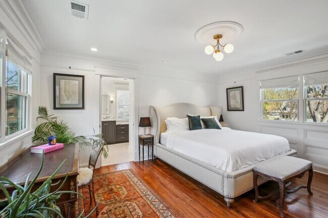 Building Photo - 788 Lake Ave NE