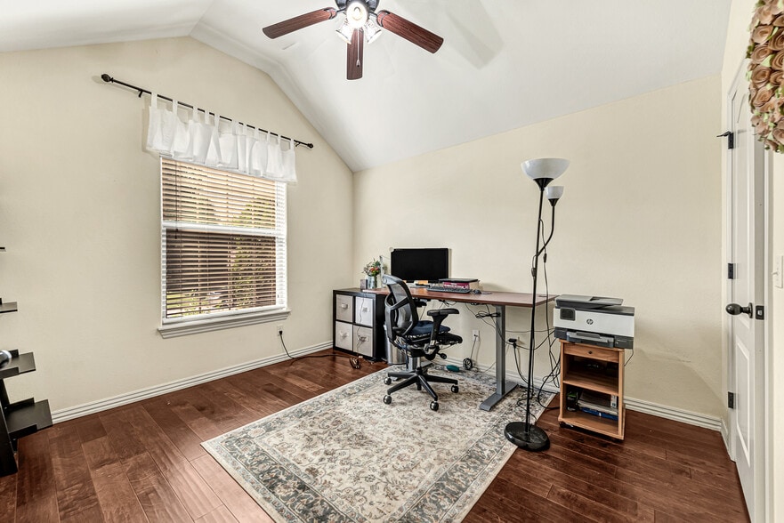 Building Photo - 3400 SW Briar Creek Ave