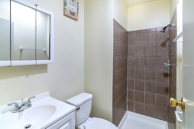 Building Photo - West Adams Studios