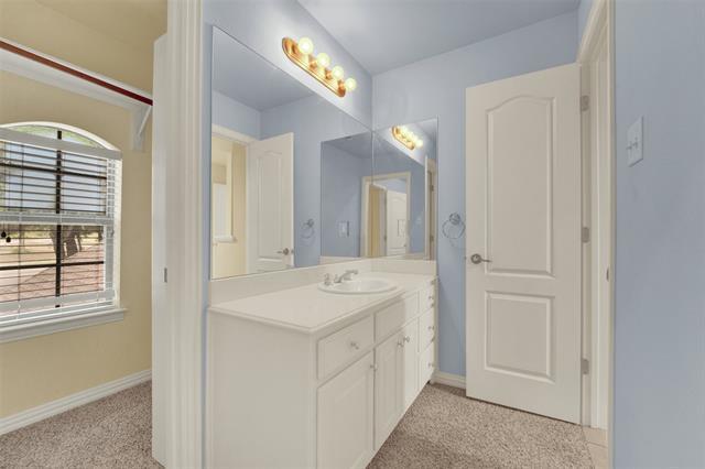 Building Photo - 2202 Southern Oaks Dr