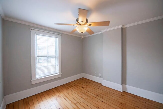 Building Photo - 512 S Lazelle St