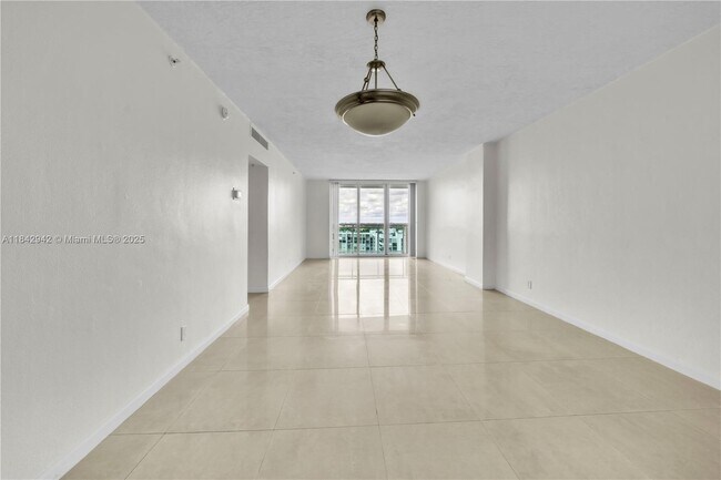 Building Photo - 3000 S Ocean Dr