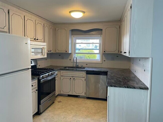 Building Photo - 128 Independence Ave