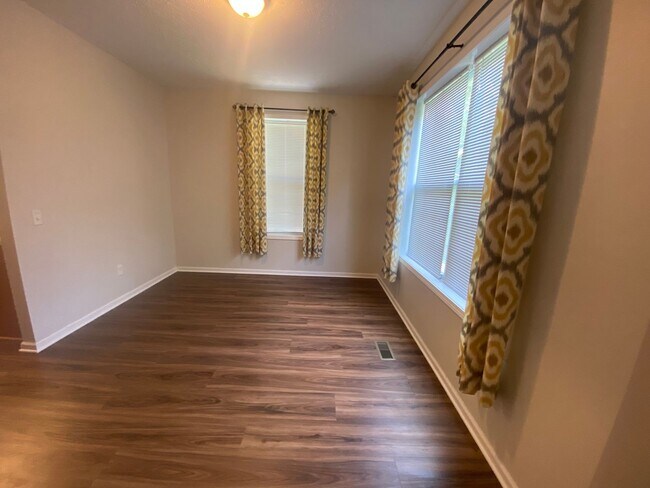 Building Photo - 3 bedroom 2.5 bath house in Cherokee