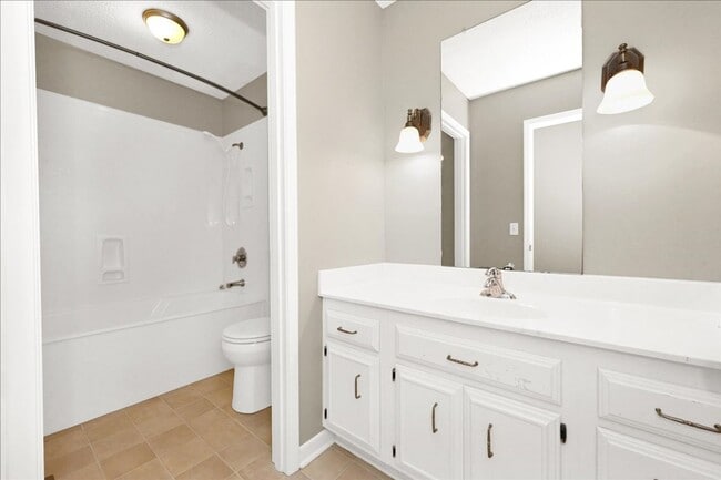 Building Photo - Beautiful 4 Br Brick home