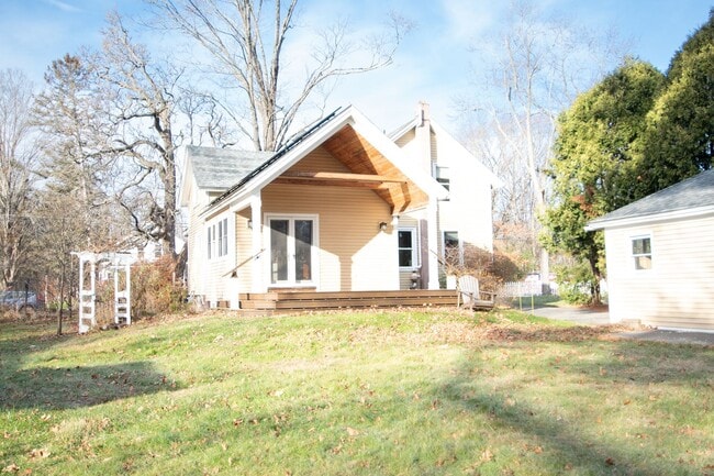 Building Photo - 4 Bedroom house conveniently located in Florence