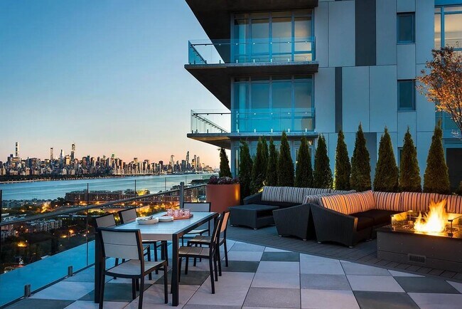 Building Photo - 320 Adolphus Ave