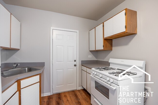 Building Photo - 5746 N Winthrop Ave