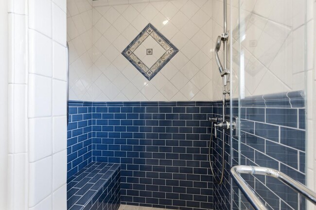 Building Photo - 8 Patricia Pl