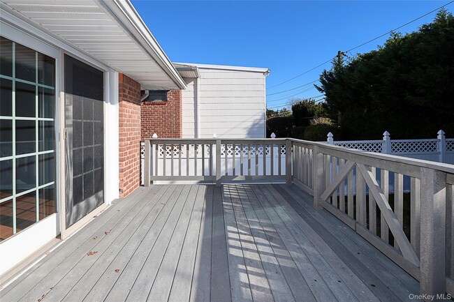 Building Photo - 91 Birchwood Park Dr