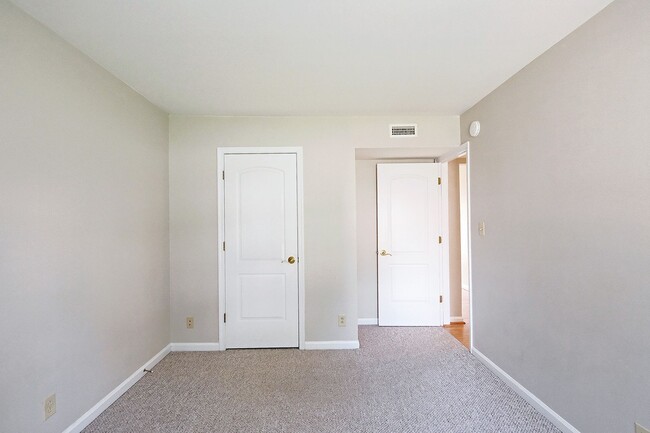 Building Photo - Dog-Friendly Villas at Southern Ridge Apartment With Community Amenities