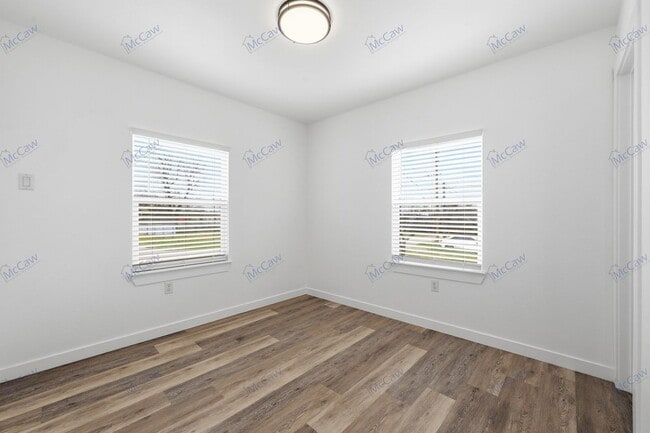 Building Photo - 5901 Farnsworth Ave