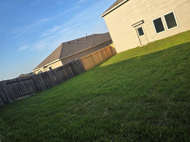 Building Photo - 5708 Ivy Crst