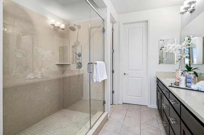 Building Photo - Jordan Ranch Townhouse 4 bed / 3.5 bath, G...