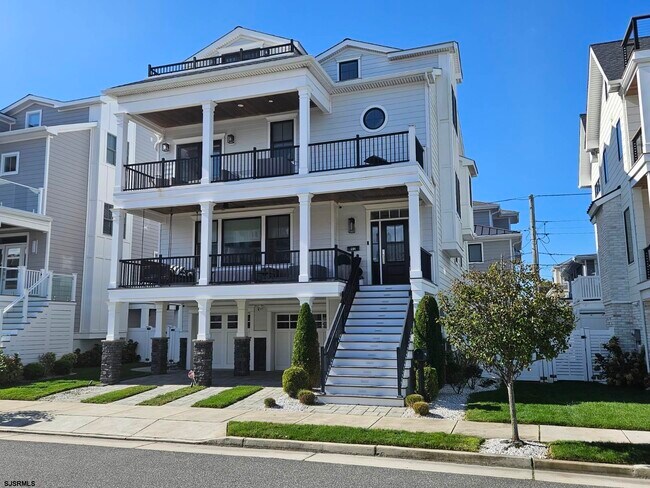Primary Photo - 102 S Essex Ave
