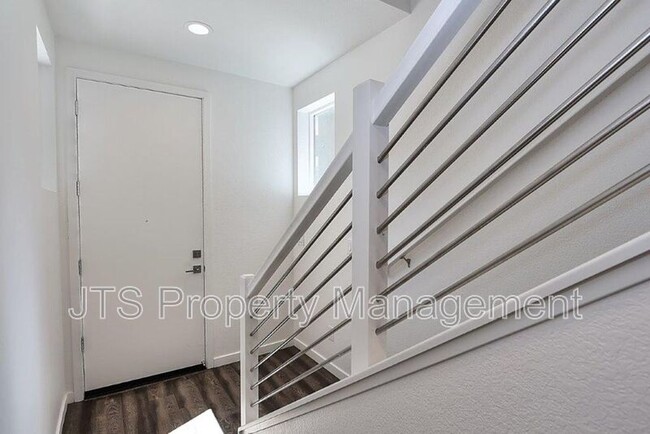 Building Photo - 396 Midstream Ln