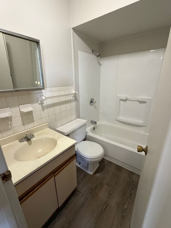 Building Photo - 115 Jerome Ln