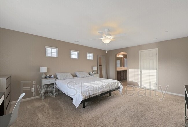 Building Photo - 5609 Peach Tree Dr