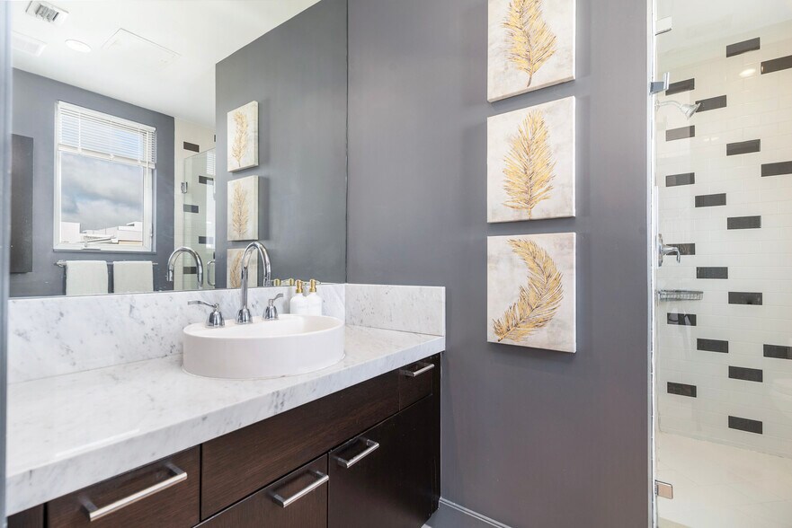 Building Photo - 111 SE 2nd St