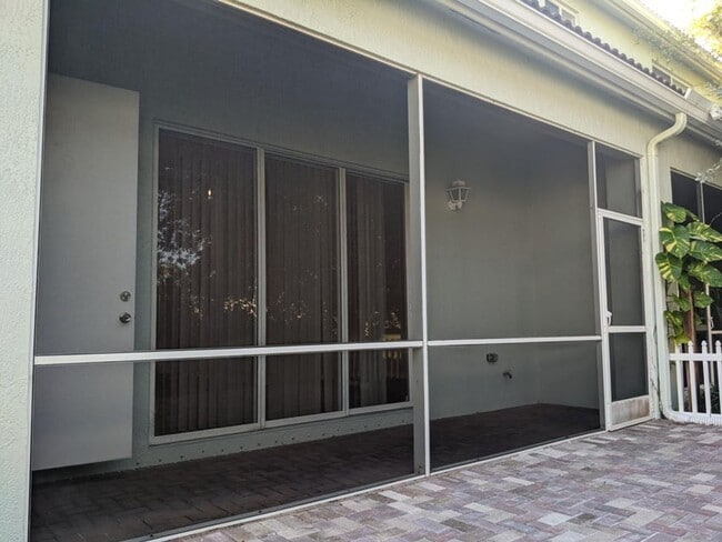 Building Photo - 2226 Oakmont Dr