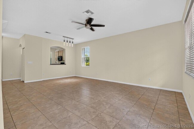 Building Photo - 158 W Thatch Palm Cir