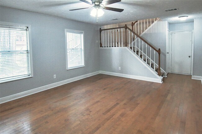 Building Photo - 3202 Birch Creek Dr