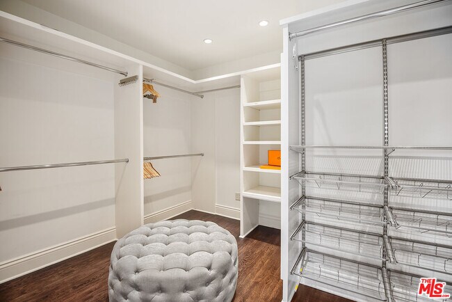 Building Photo - 980 Stradella Rd