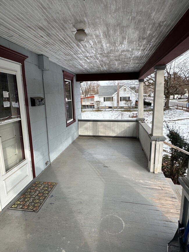 Building Photo - 115 Carpenter St