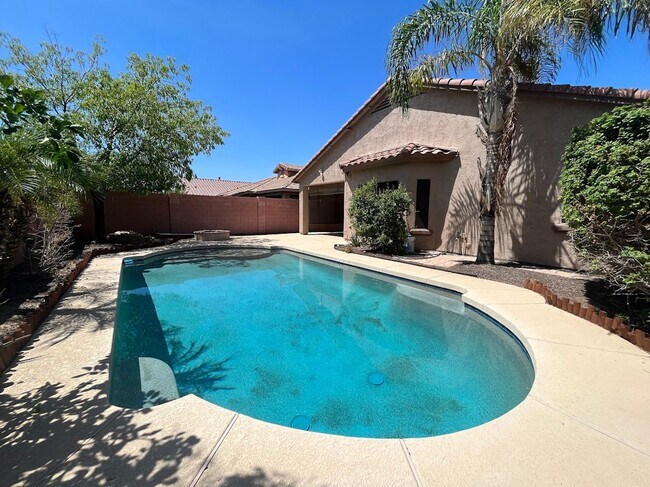 Building Photo - BEAUTIFUL 4 BEDROOM 2 BATHROOM HOME IN PEORIA