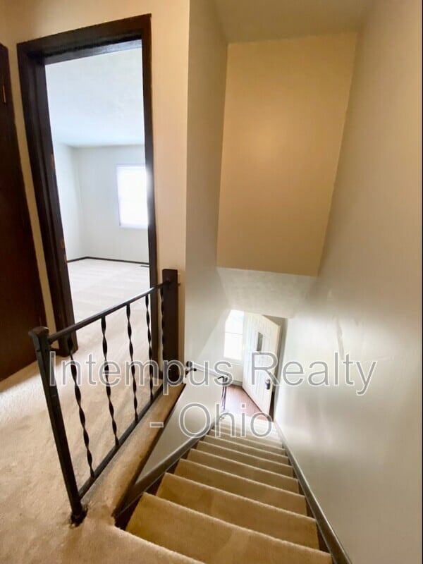 Building Photo - 718 W Light St