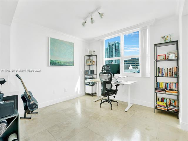 Building Photo - 1155 Brickell Bay Dr