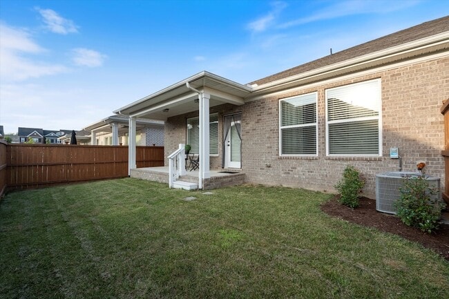 Building Photo - 250 Tanglewood Ln