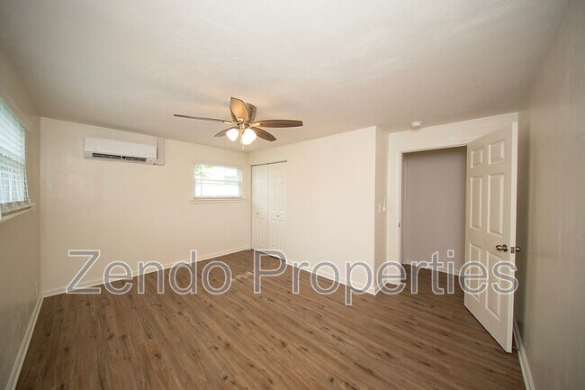 Building Photo - 1733 Parkview Ave