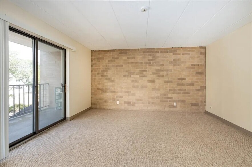 Building Photo - 185 Quincy Shore Dr